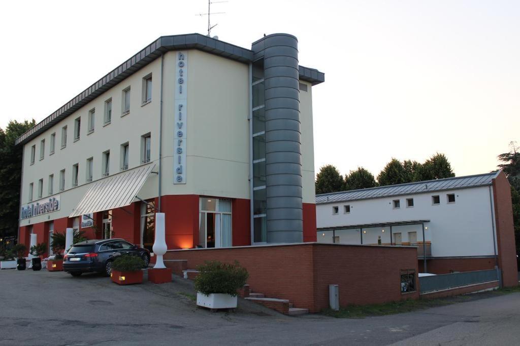 Hotel Riverside Modena Kültér fotó