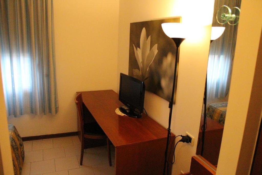 Hotel Riverside Modena Kültér fotó