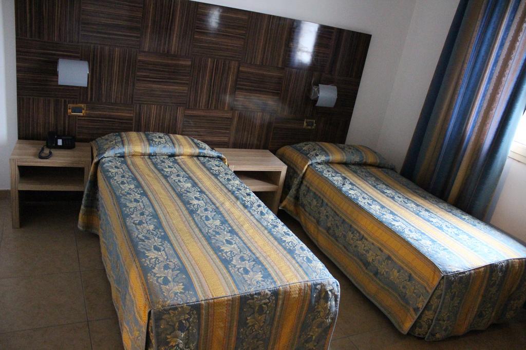 Hotel Riverside Modena Kültér fotó