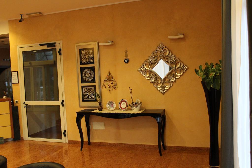 Hotel Riverside Modena Kültér fotó