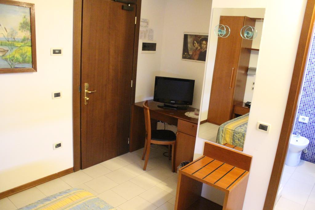 Hotel Riverside Modena Kültér fotó