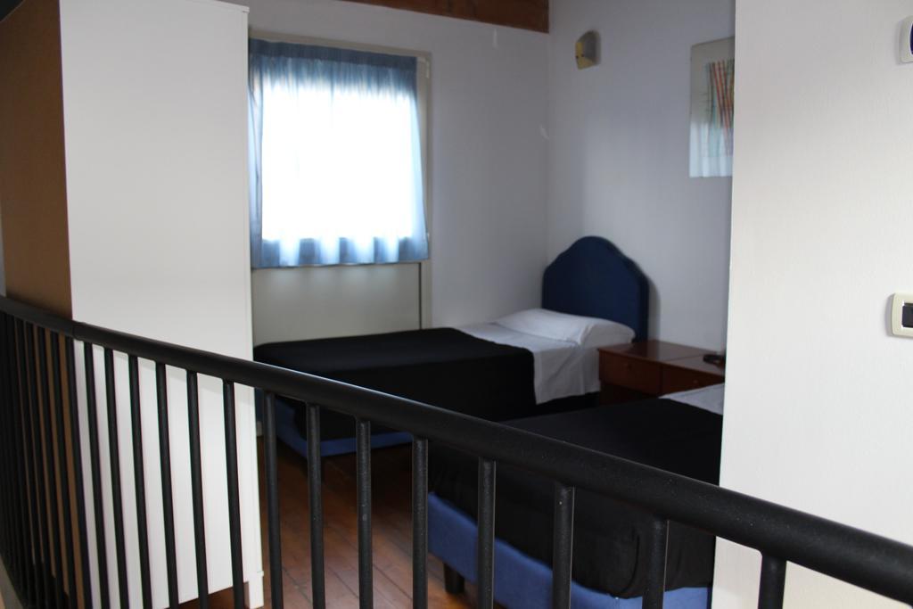 Hotel Riverside Modena Kültér fotó
