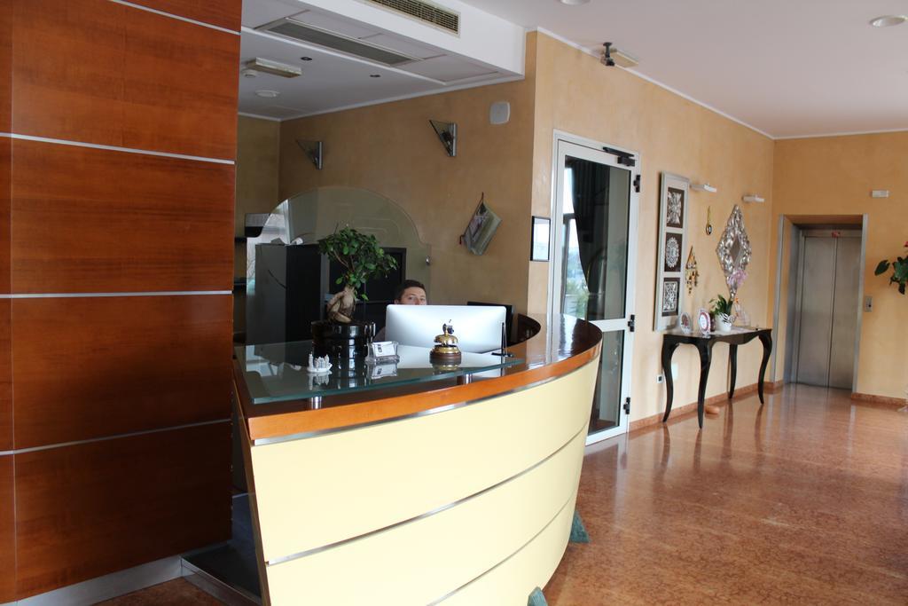 Hotel Riverside Modena Kültér fotó
