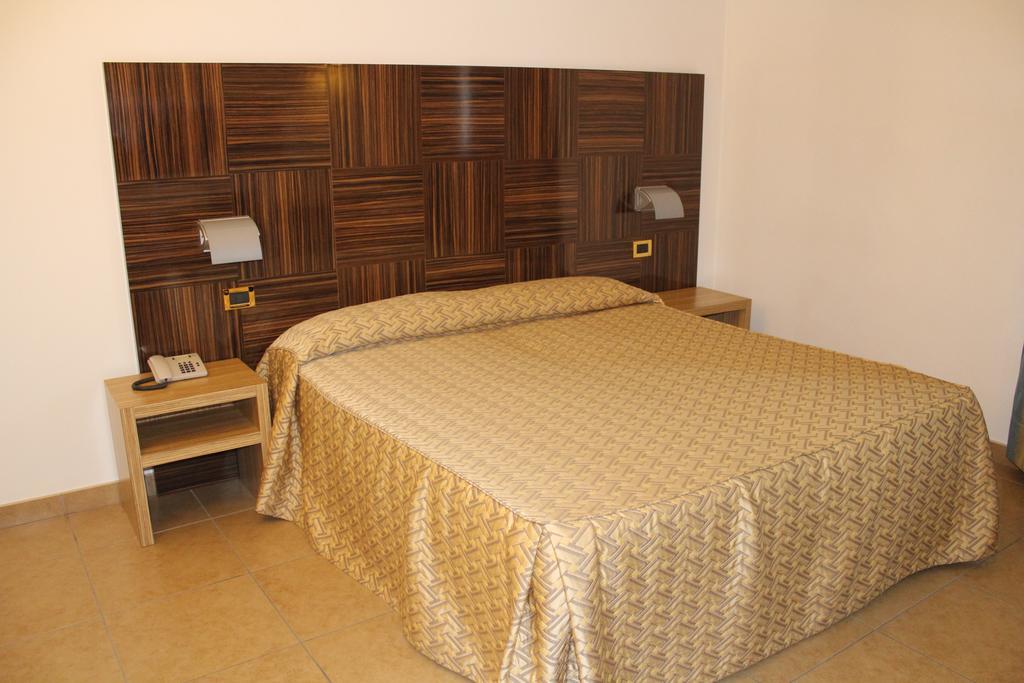 Hotel Riverside Modena Kültér fotó