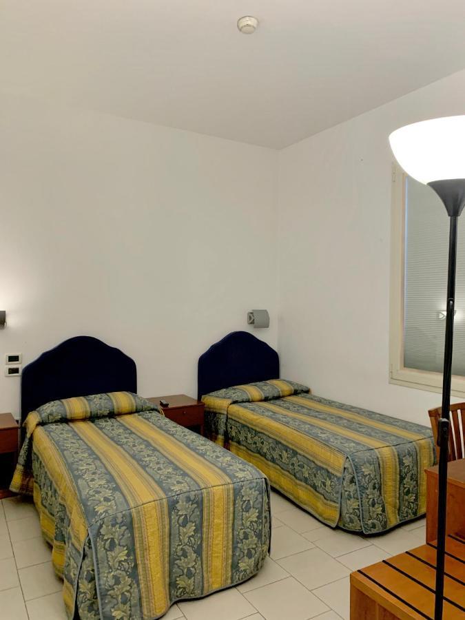 Hotel Riverside Modena Kültér fotó